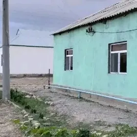 9 komisarda satlyk jaý eýesind