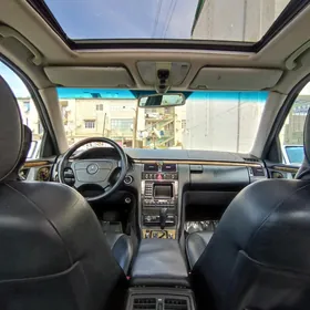 Mercedes-Benz E320 1999