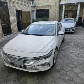 Hyundai Elantra 2025