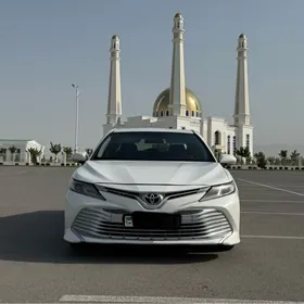 Toyota Camry 2019