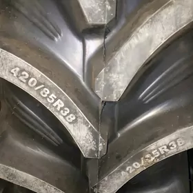 Traktor 420/85R38 11.5/8015.3