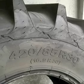 Traktor 420/85R30 9.00.R16