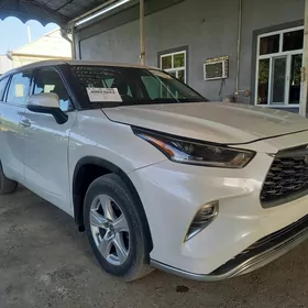 Toyota Highlander 2021