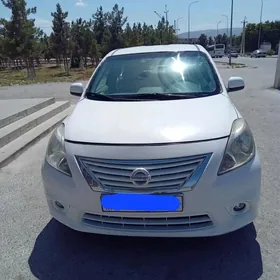 Nissan Versa 2011