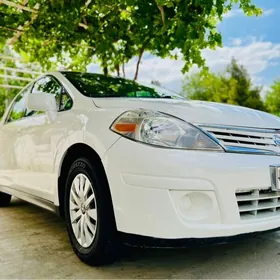 Nissan Versa 2011