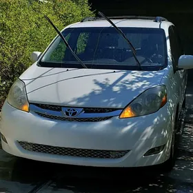 Toyota Sienna 2008