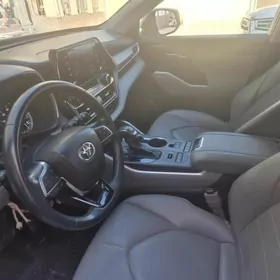Toyota Highlander 2021