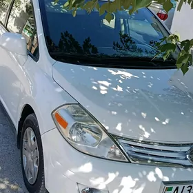 Nissan Versa 2012