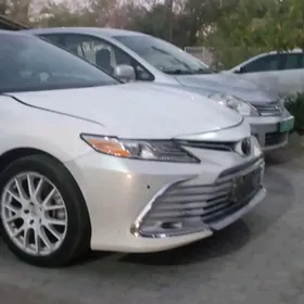 Toyota Camry 2021