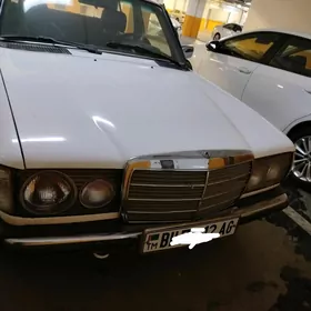 Mercedes-Benz 230E 1983