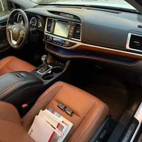 Toyota Highlander 2018