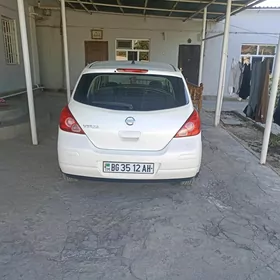 Nissan Versa 2010
