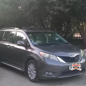 Toyota Sienna 2013