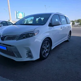 Toyota Sienna 2019