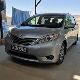 Toyota Sienna 2016