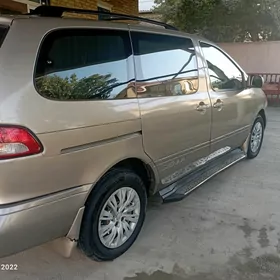 Toyota Sienna 2002