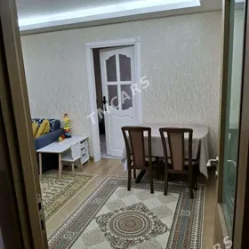 11 мкр. 1 этаж 2 в 3 комнаты