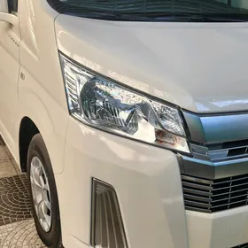 Toyota Hiace 2021