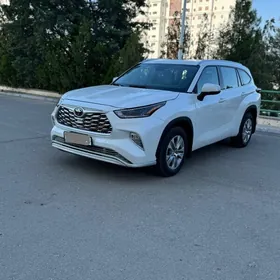 Toyota Highlander 2021