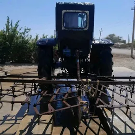 MTZ T-28 2002