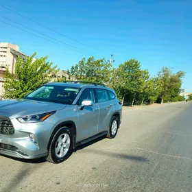 Toyota Highlander 2021