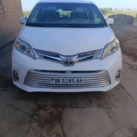 Toyota Sienna 2017