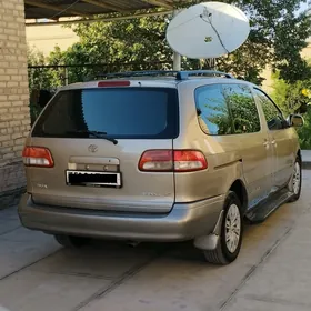 Toyota Sienna 2002