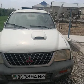 Mitsubishi L200 2003