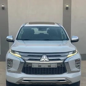 Mitsubishi Pajero 2020