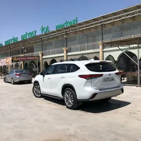 Toyota Highlander 2020