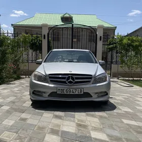 Mercedes-Benz C300 2011