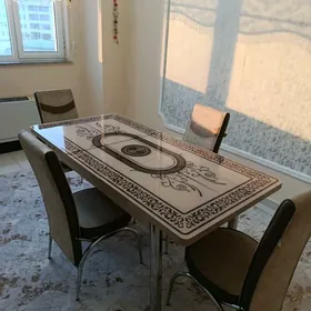 Кухонный стол со стульями