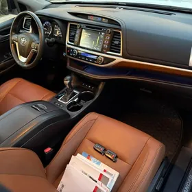 Toyota Highlander 2018