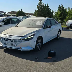 Hyundai Elantra 2022