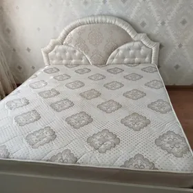 двухспальная кровать