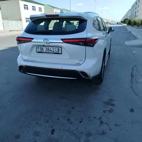 Toyota Highlander 2021