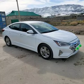 Hyundai Elantra 2020