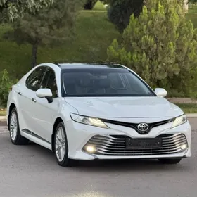 Toyota Camry 2018