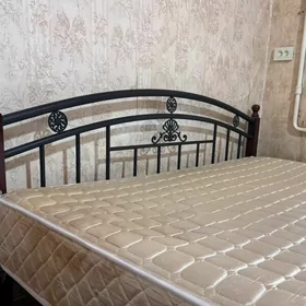 кровать