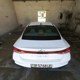 Hyundai Elantra 2022