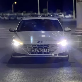 Hyundai Elantra 2021