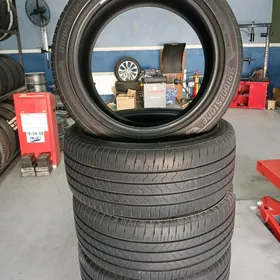 235 45 18