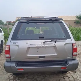 Nissan Pathfinder 2000