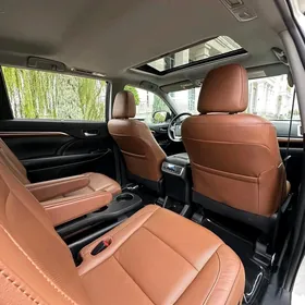 Toyota Highlander 2019