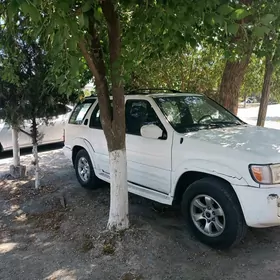 Infiniti QX4 2000
