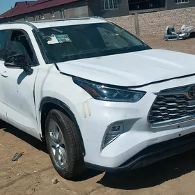 Toyota Highlander 2021