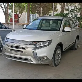 Mitsubishi Outlander 2021