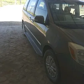Toyota Sienna 2004