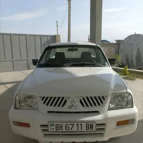 Mitsubishi L200 2005