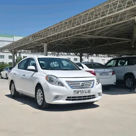 Nissan Versa 2012